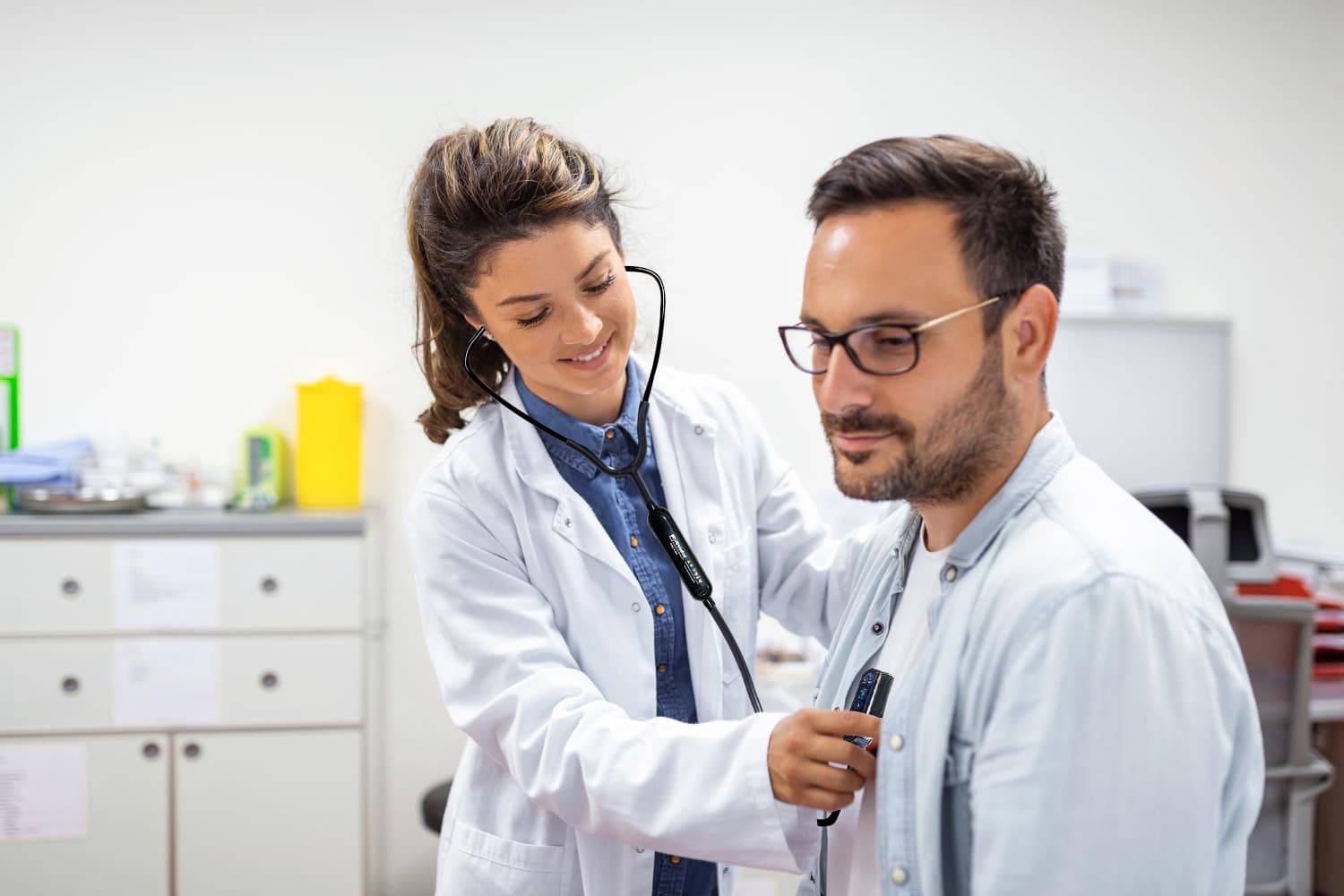 Doctor using HD Steth